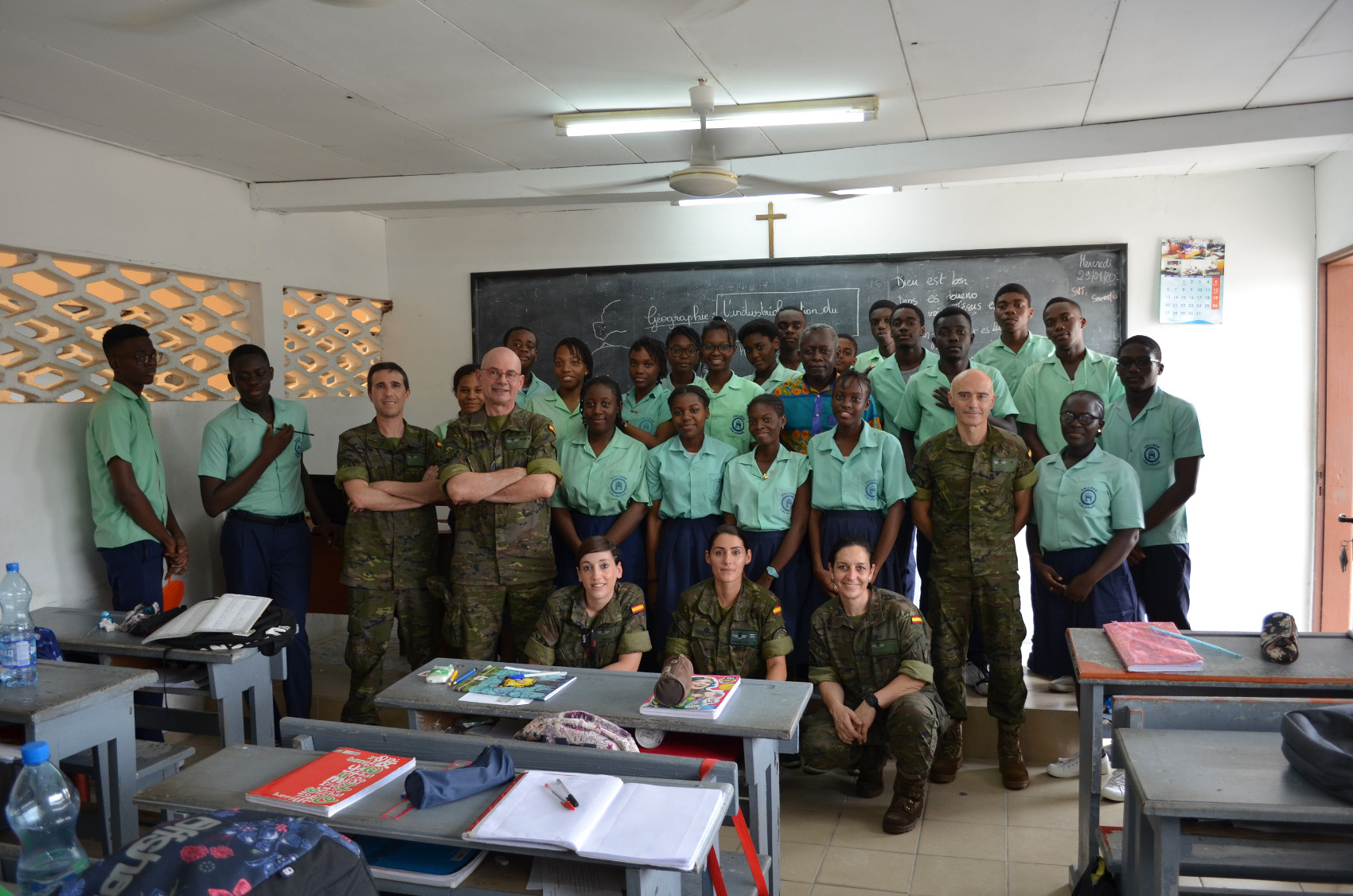 Nuestros militares en Gabón ayudan a difundir nuestra lengua y cultura