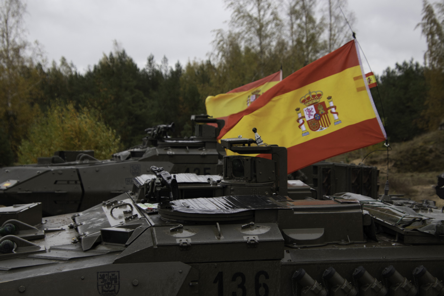 Leopardos españoles se baten con el resto de carros de eFP en el ejercicio ‘Iron Spear’