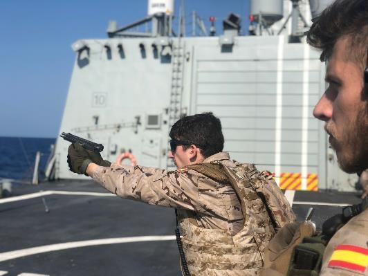 El buque de mando de la Agrupación Marítima Permanente Aliada nº 2 atraca en la Base Naval de Rota