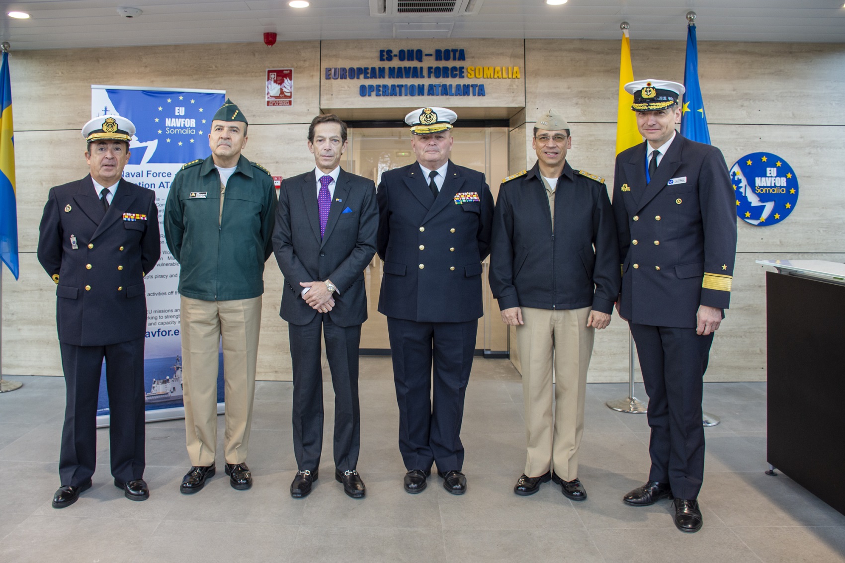 El embajador de Colombia en Bruselas visita el Cuartel General de la operación Atalanta