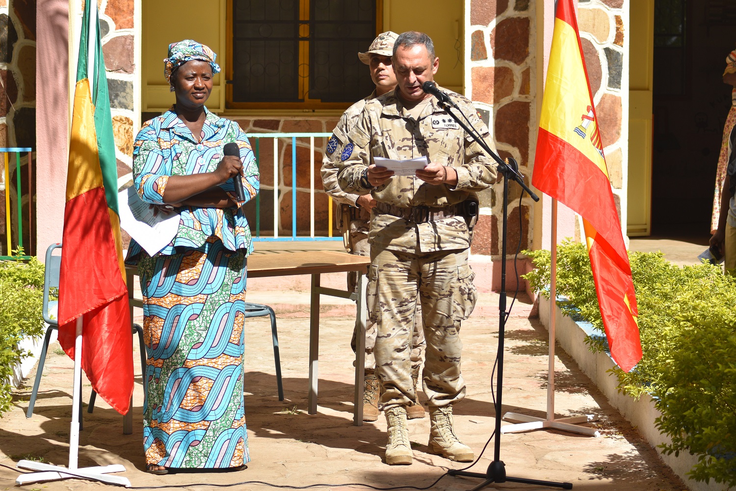 El contingente español en Mali presta apoyo al Centro de Formación para Mujeres de Bamako