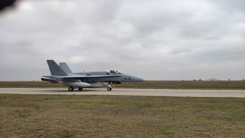 Aterrizaje EF-18 en Base Aérea Fetesti