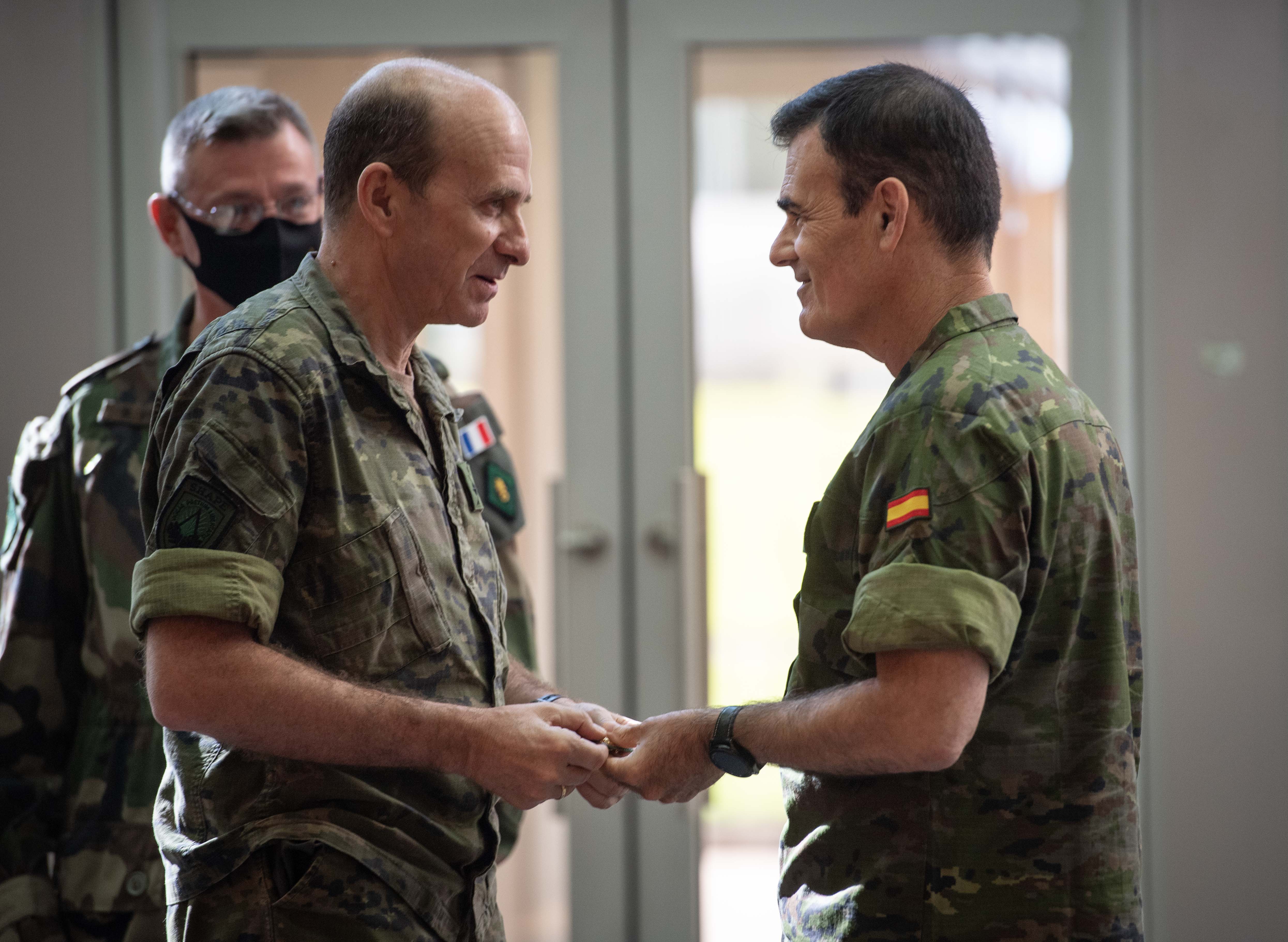 Incoming and outgoing Army generals