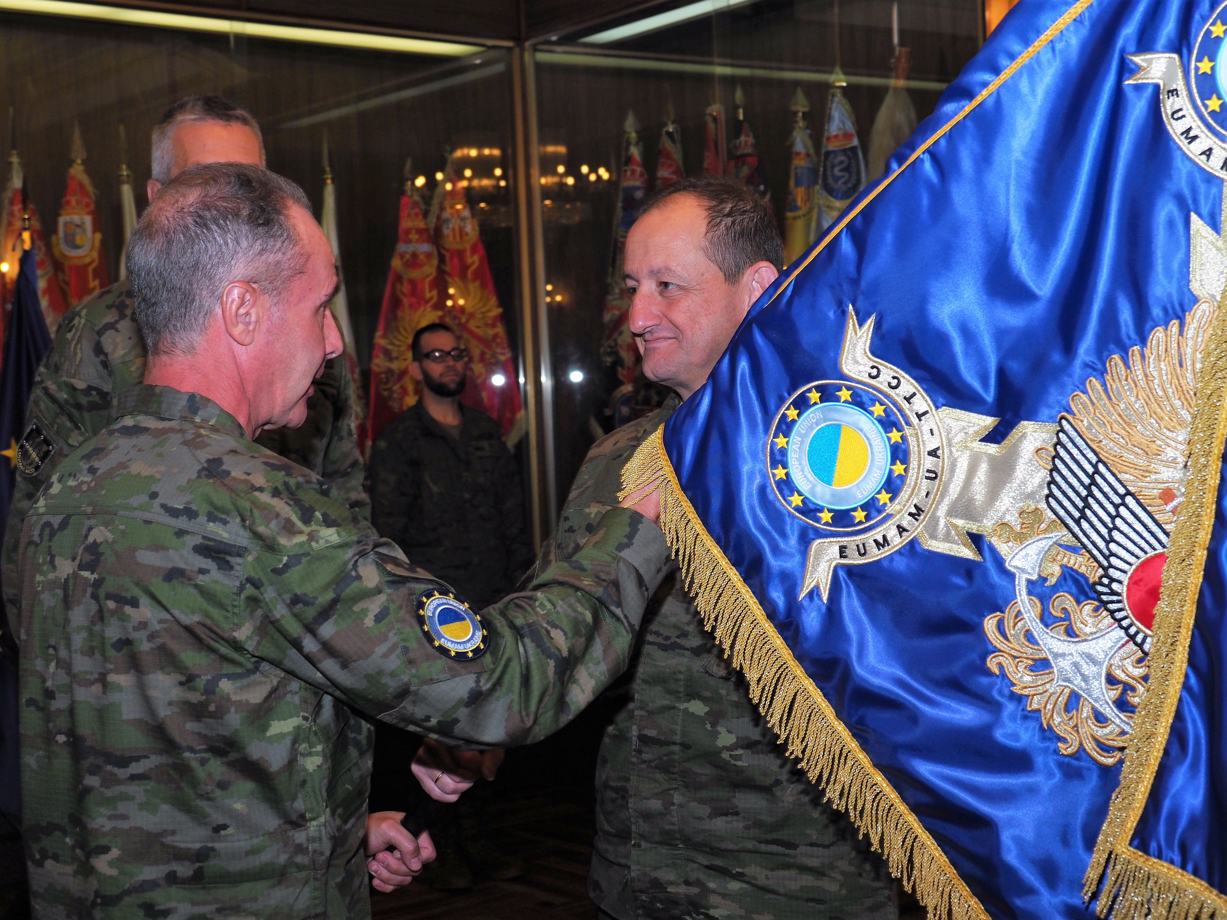 Exchange of the command guidon
