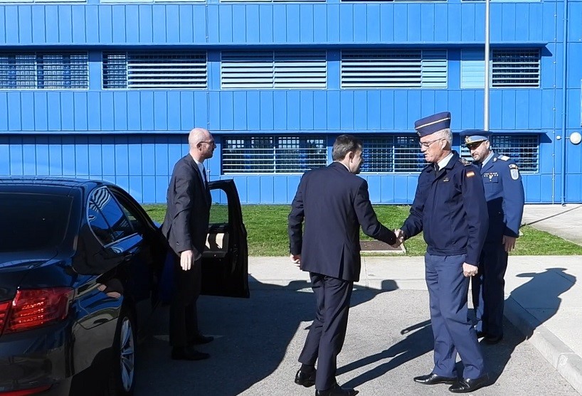 Lt. General Sánchez de Lara greets the Romanian Ambassador