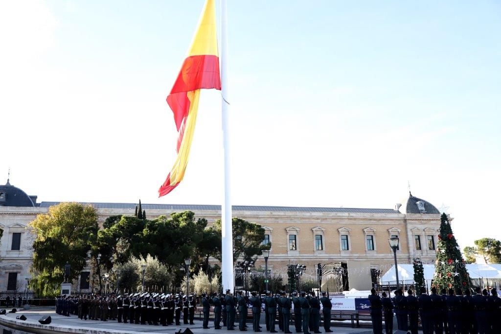 Izado bandera de España