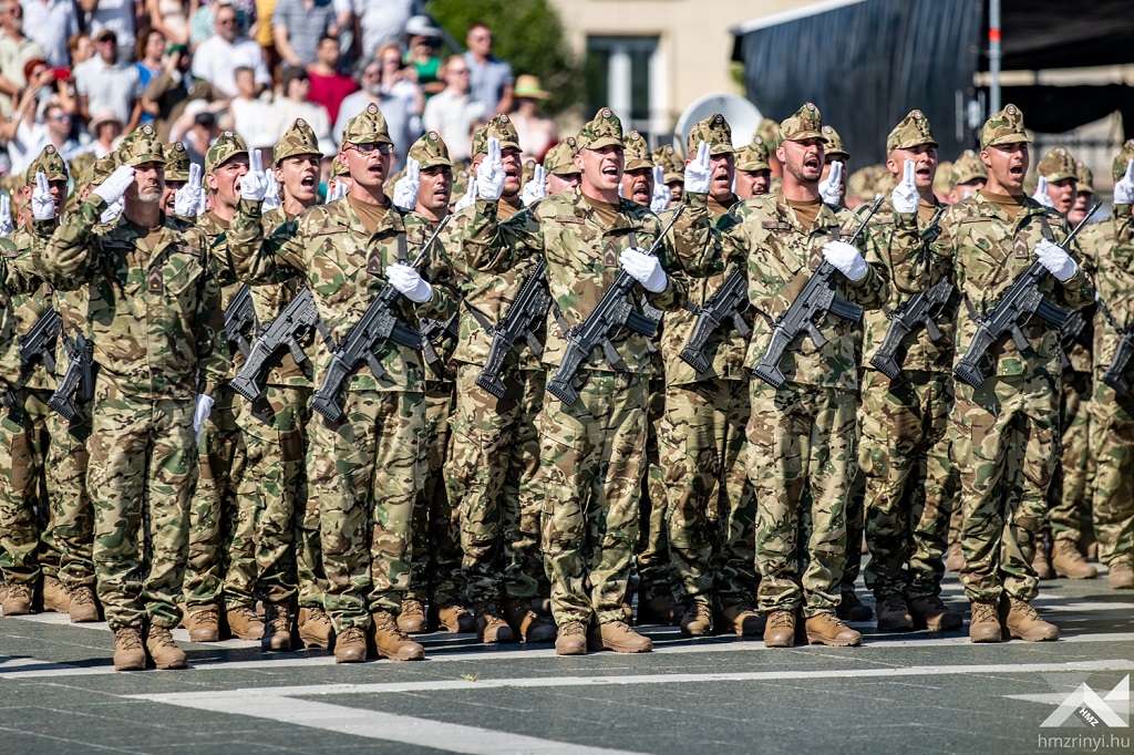 Juramento de los nuevos sargentos del ejército húngaro