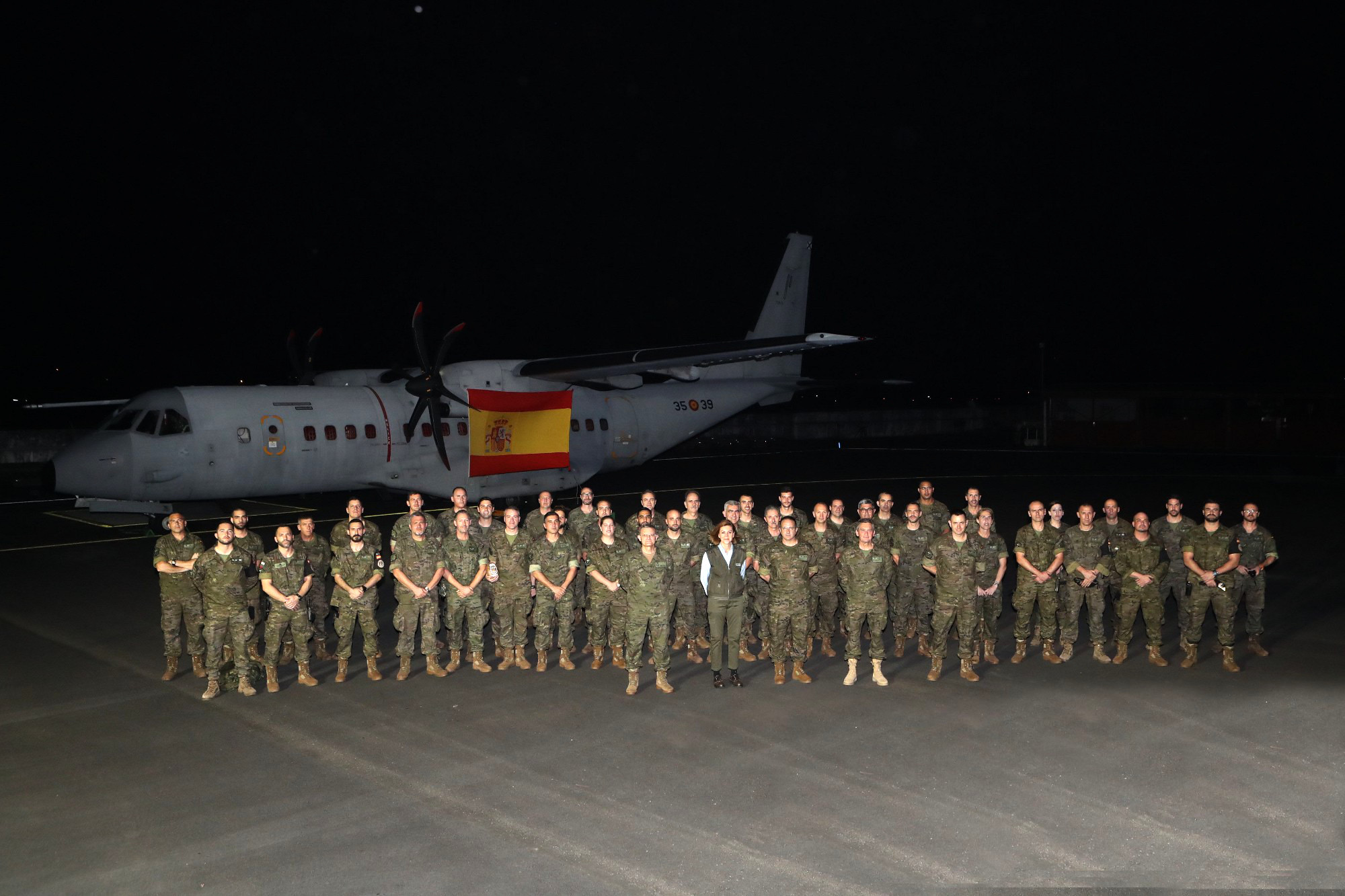 La ministra de Defensa lleva a los militares españoles destacados en Gabón el agradecimiento de la sociedad española