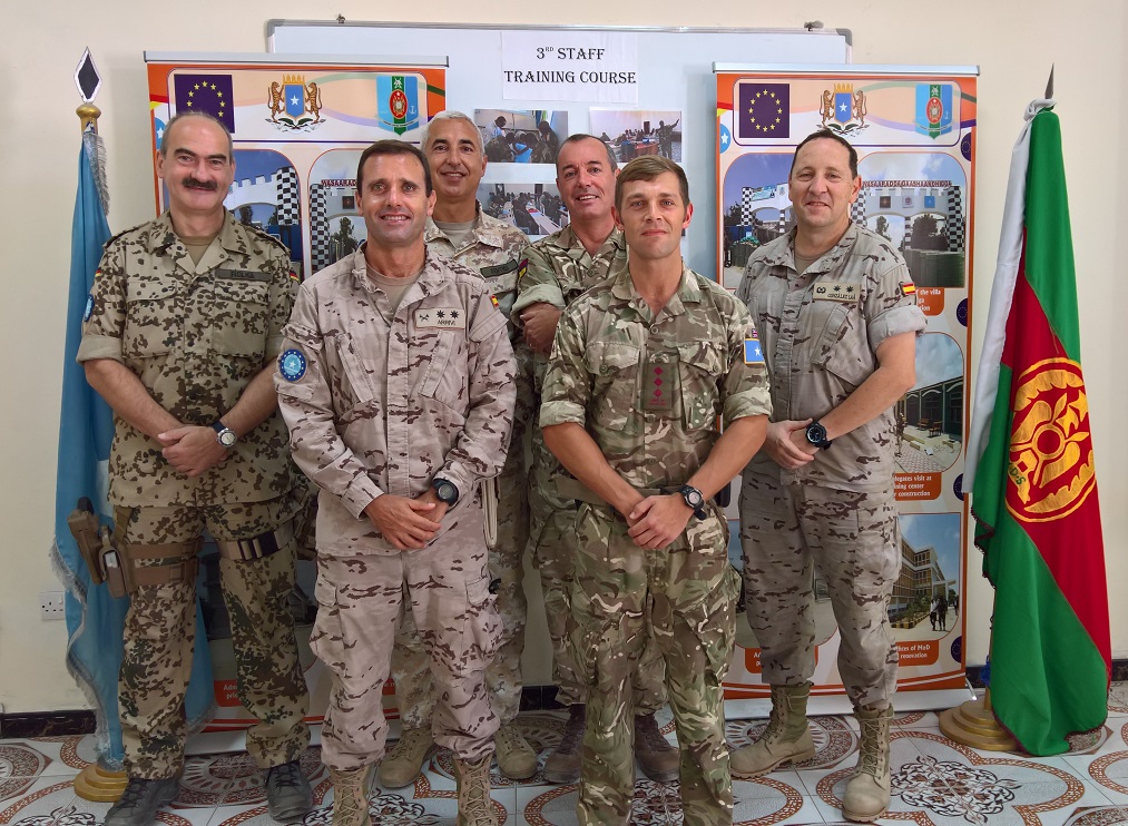 Militares españoles participan como instructores en el Curso para Oficiales del Cuartel General del Ejército somalí
