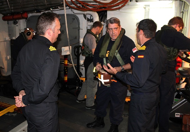 El comandante de la SNMG-2 visita la fragata “Victoria”