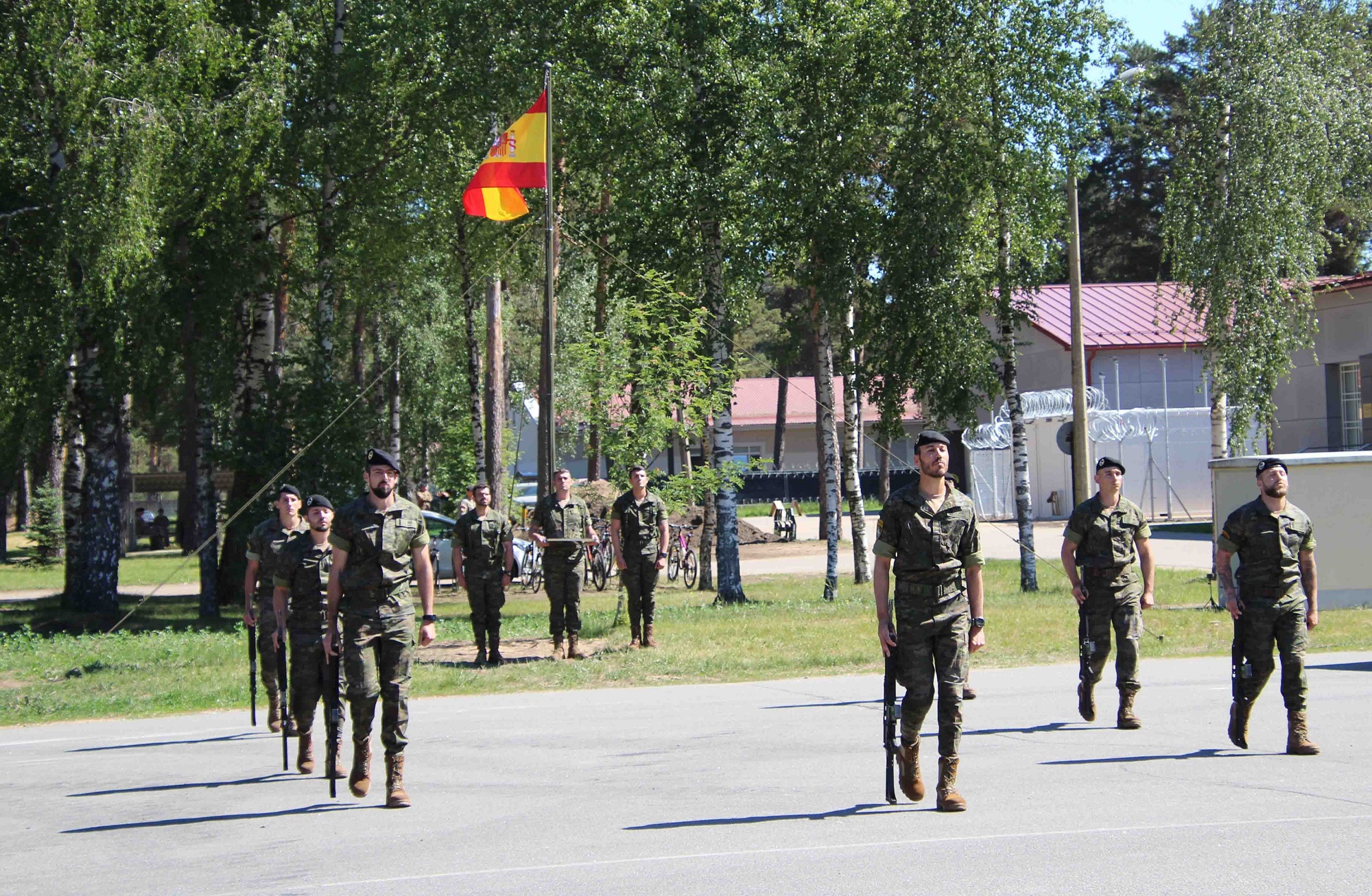 El contingente eFP II celebra el Día de la Fuerzas Armadas en la base de Adazi