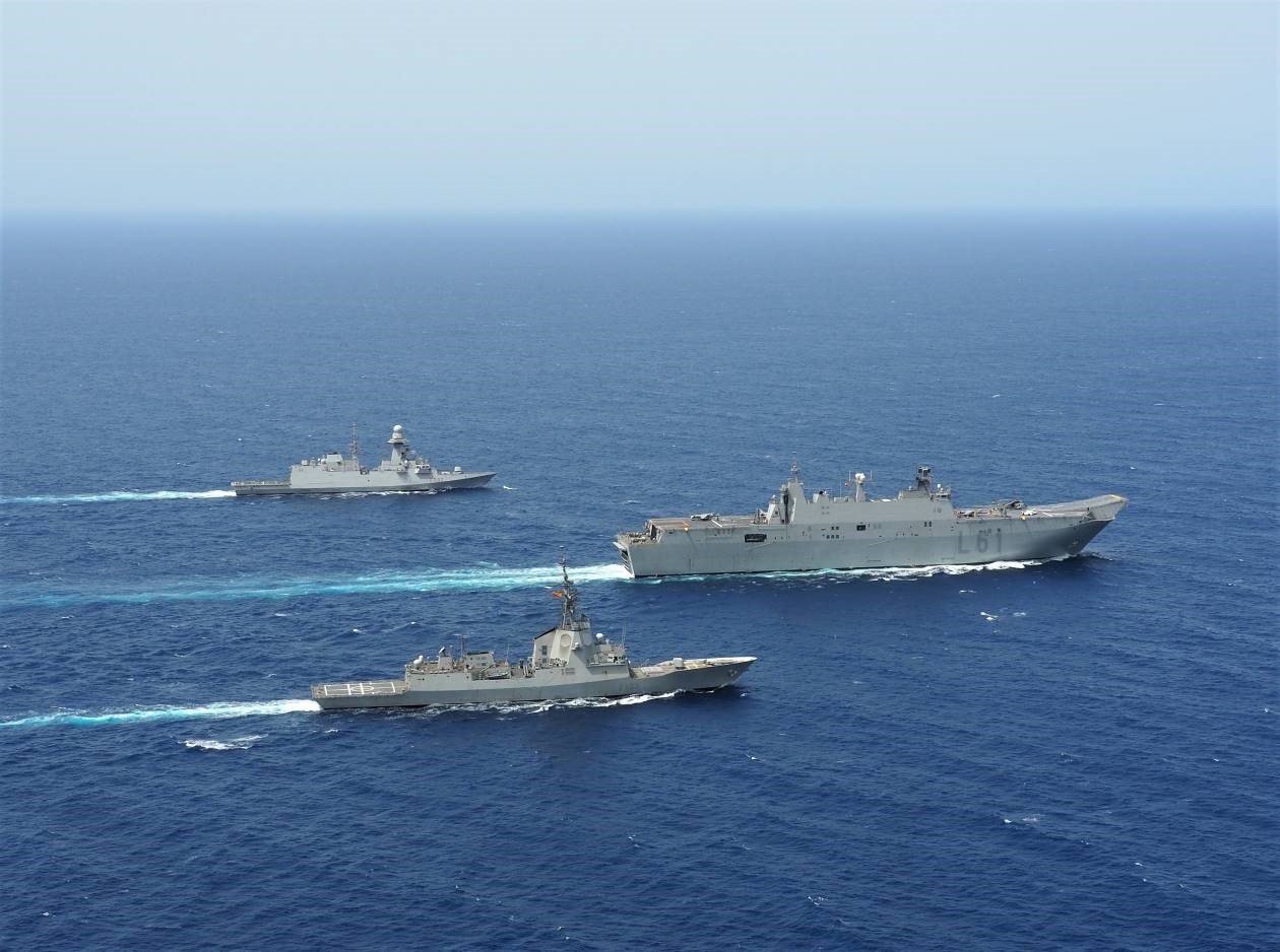 El “Juan Carlos I” y la “Blas de Lezo” realizan ejercicios conjuntos con el buque de mando de la operación Atalanta