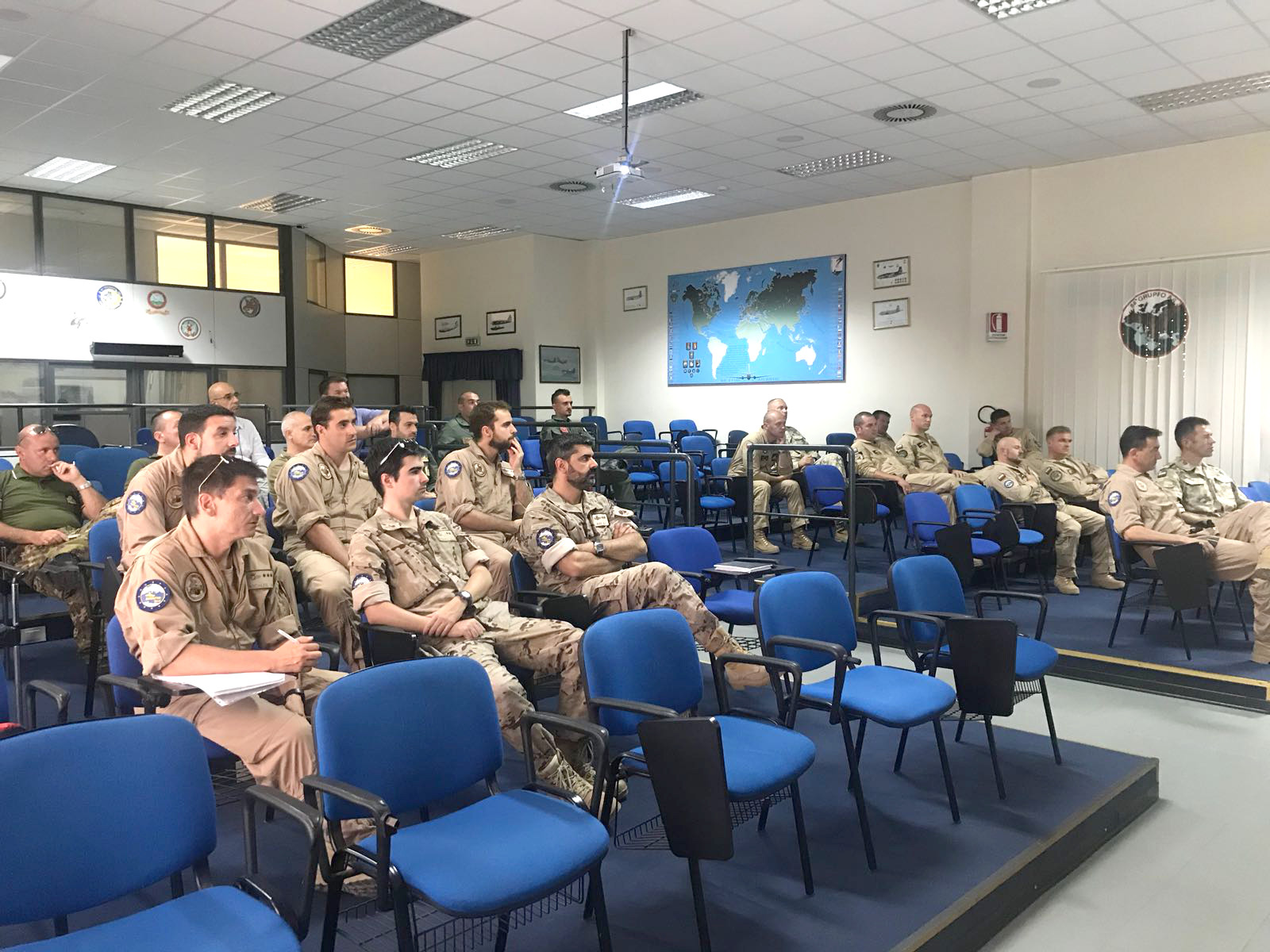 El Destacamento Grappa organiza el Primer Seminario de Aviones Militares de Patrulla Marítima en Sigonella