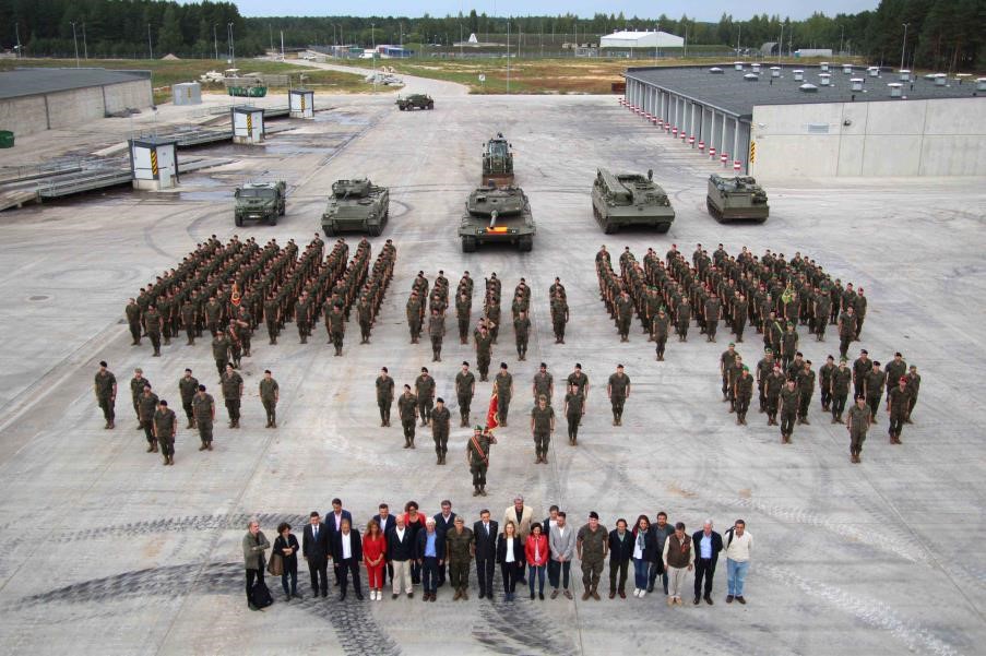 La presidenta del Congreso y la ministra de Defensa visitan al contingente español desplegado en Letonia