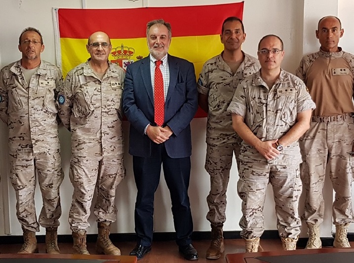 El embajador de España en Kenia visita al contingente español desplegado en Somalia