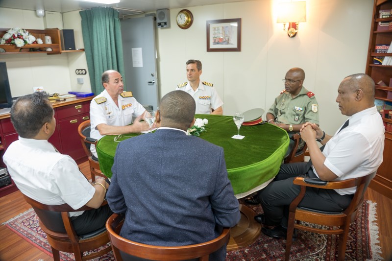 El comandante de la Fuerza de la operación ‘Atalanta’ se reúne con las principales autoridades de Madagascar