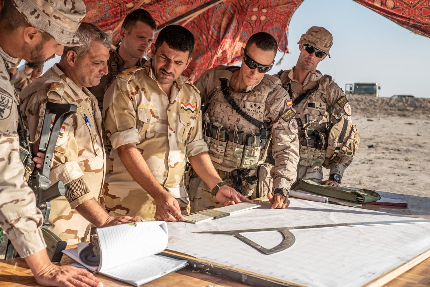 Los artilleros de la Task Force Besmayah colaboran con la TF Monsabert en la instrucción de las unidades iraquíes