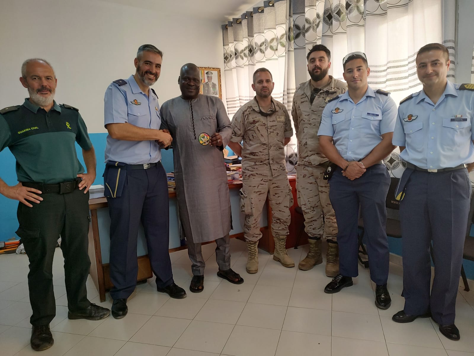 Delegación del DAT Marfil con el comandante del puesto de la Gendarmería
