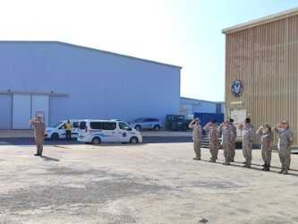 Miembros del DAT ‘Marfil’ durante el saludo en el homenaje a los caídos