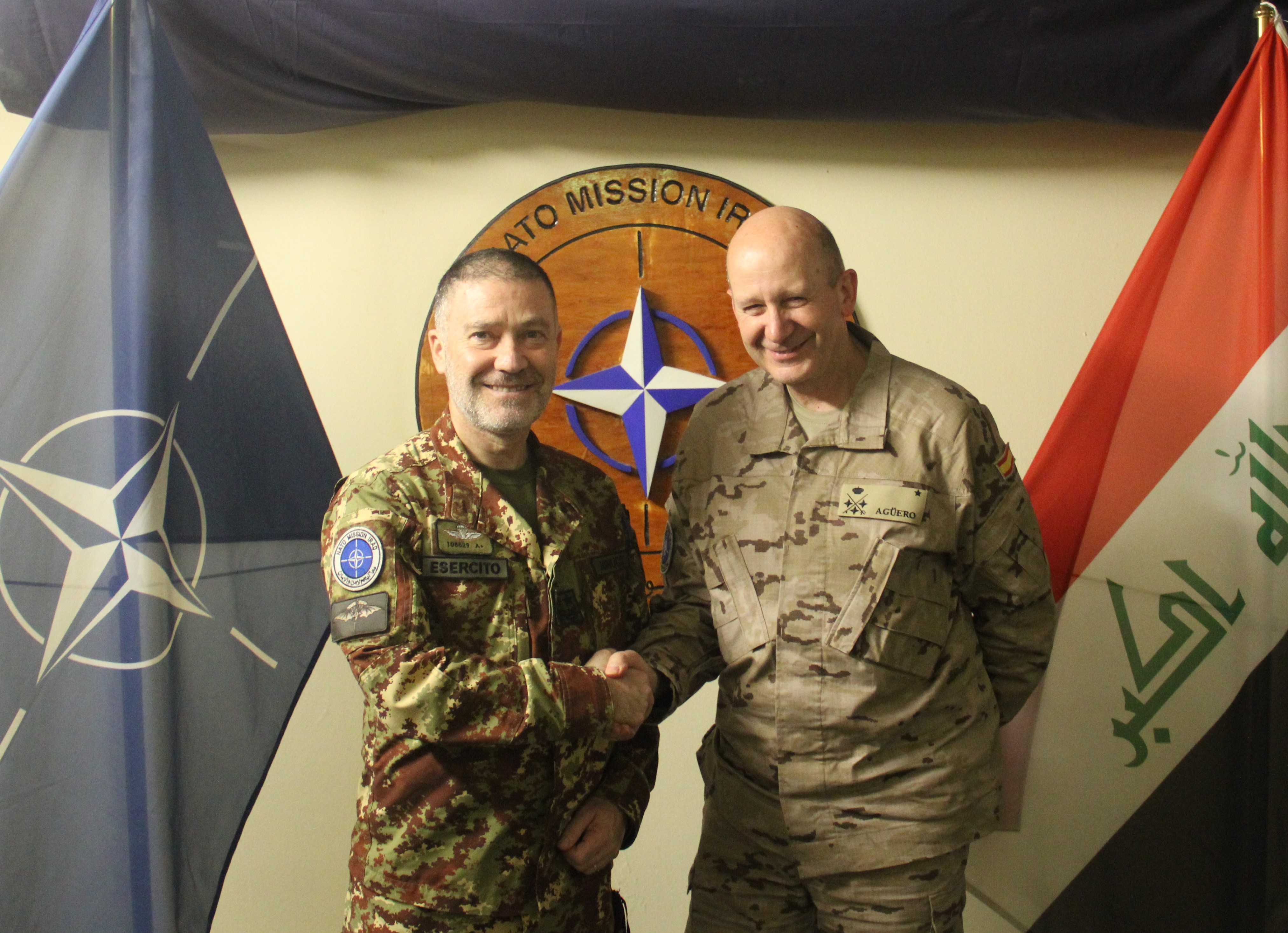Saludo con el Jefe de la NATO Mission IRAK