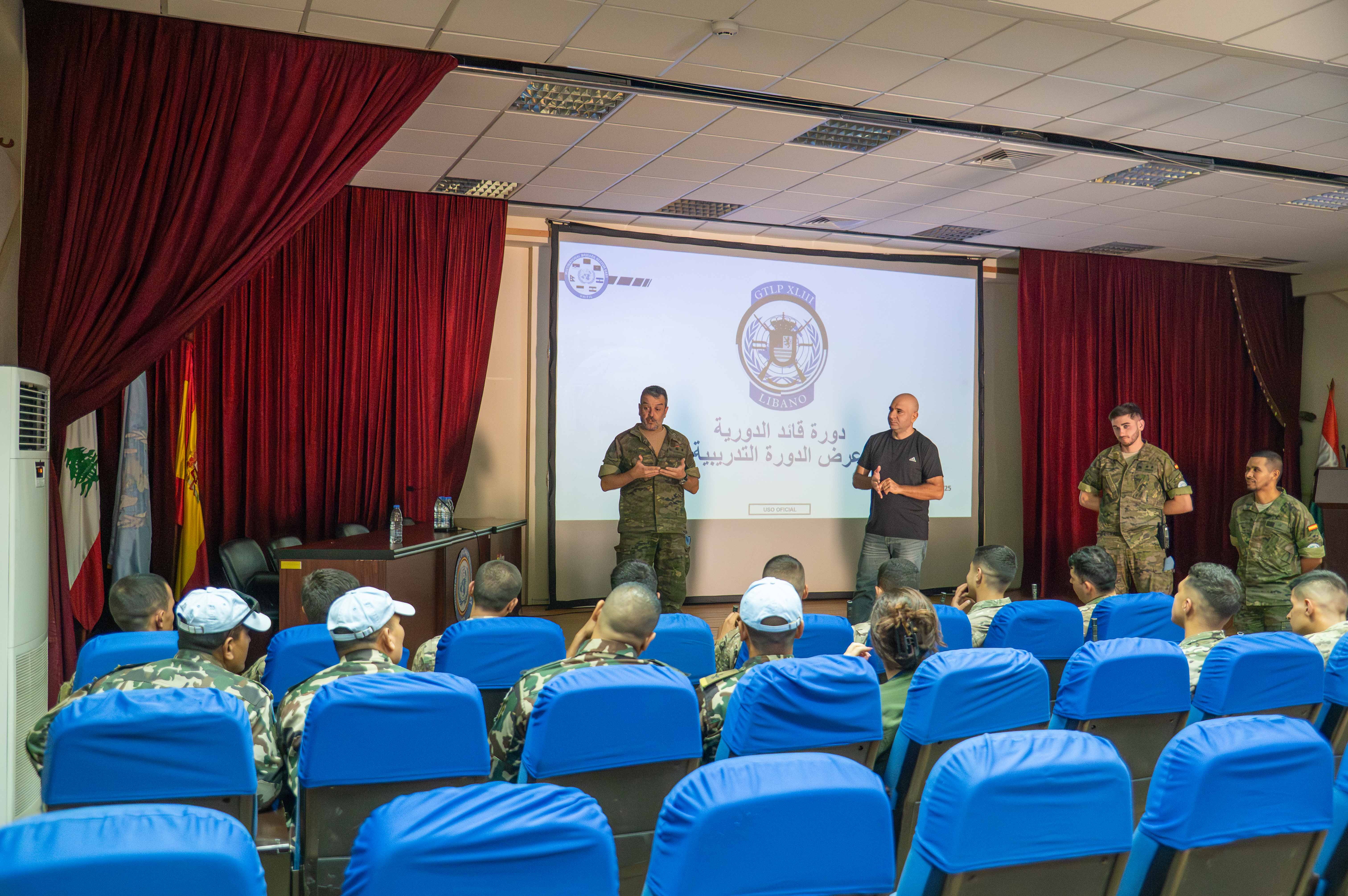 El teniente coronel jefe del Grupo Táctico inaugura el curso