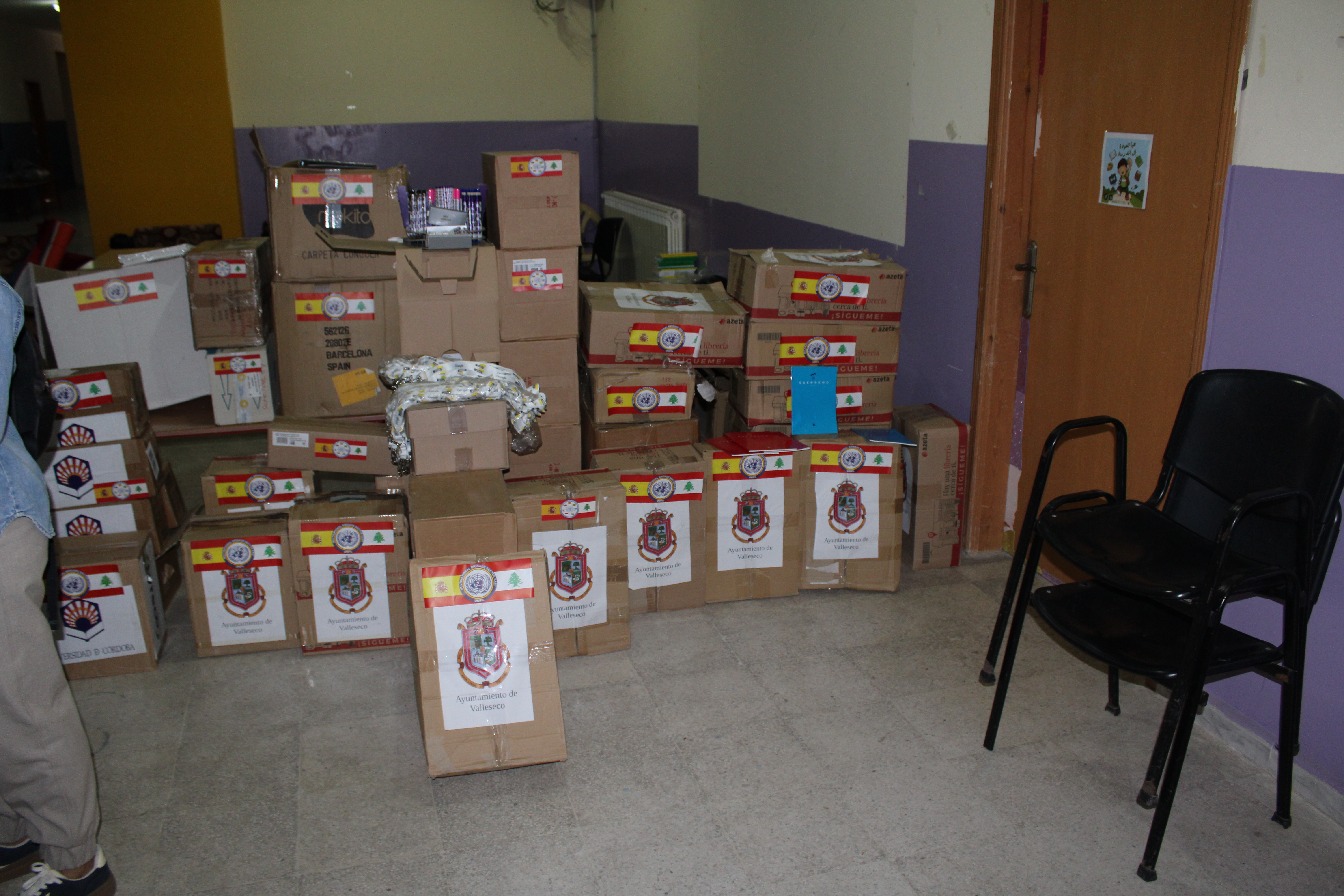 Donación en el centro educativo de Khiam
