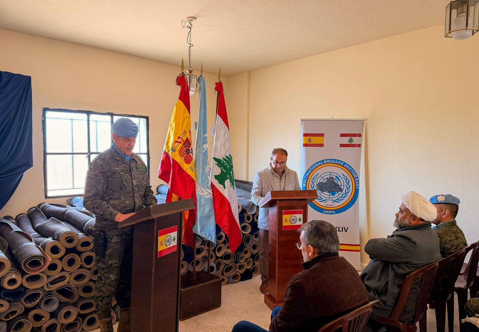 Acto de entrega de alfombras en Khiam