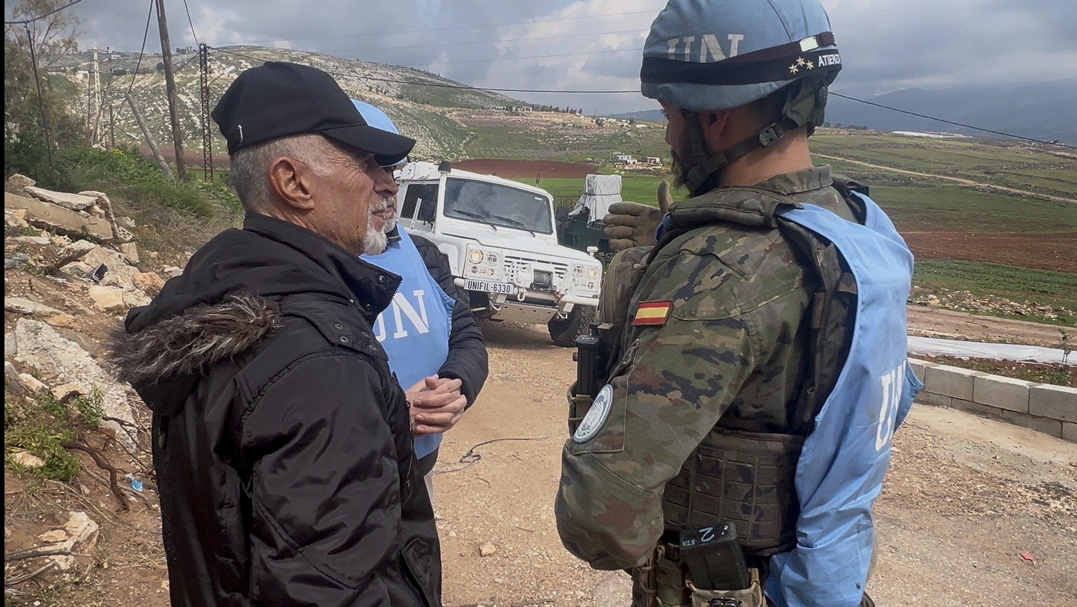 Equipo CIMIC del batallón español coordinando la evacuación
