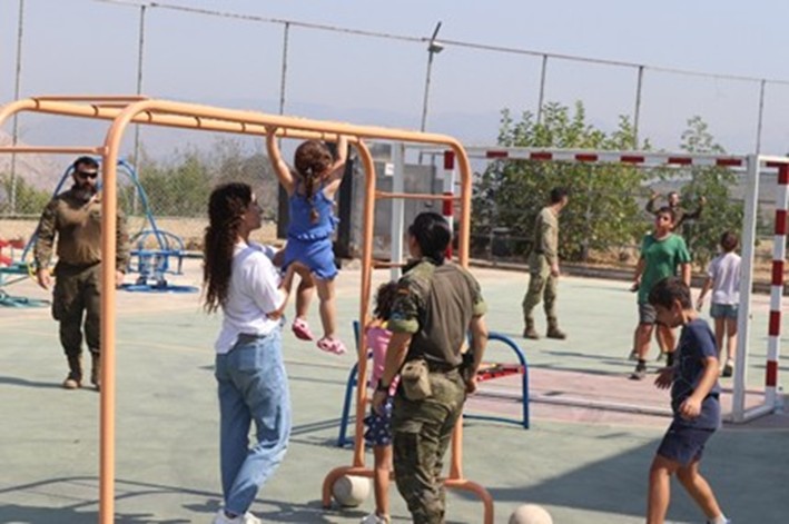 Actividades deportivas con niños en Deir Mimess