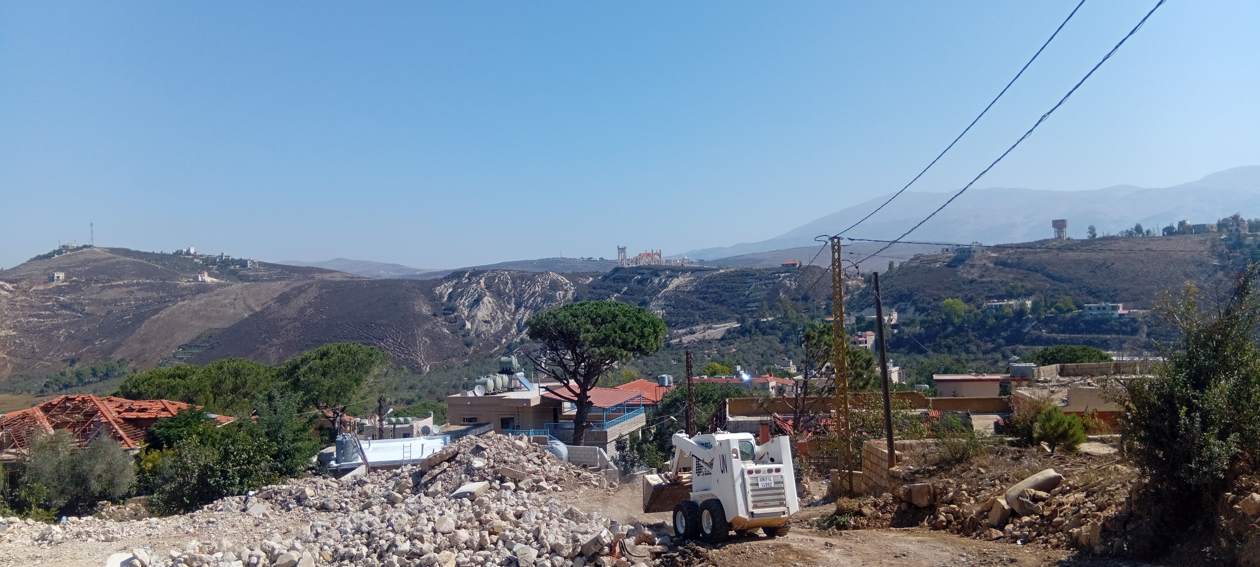 Limpieza de escombros y retirada de objetos de la vía