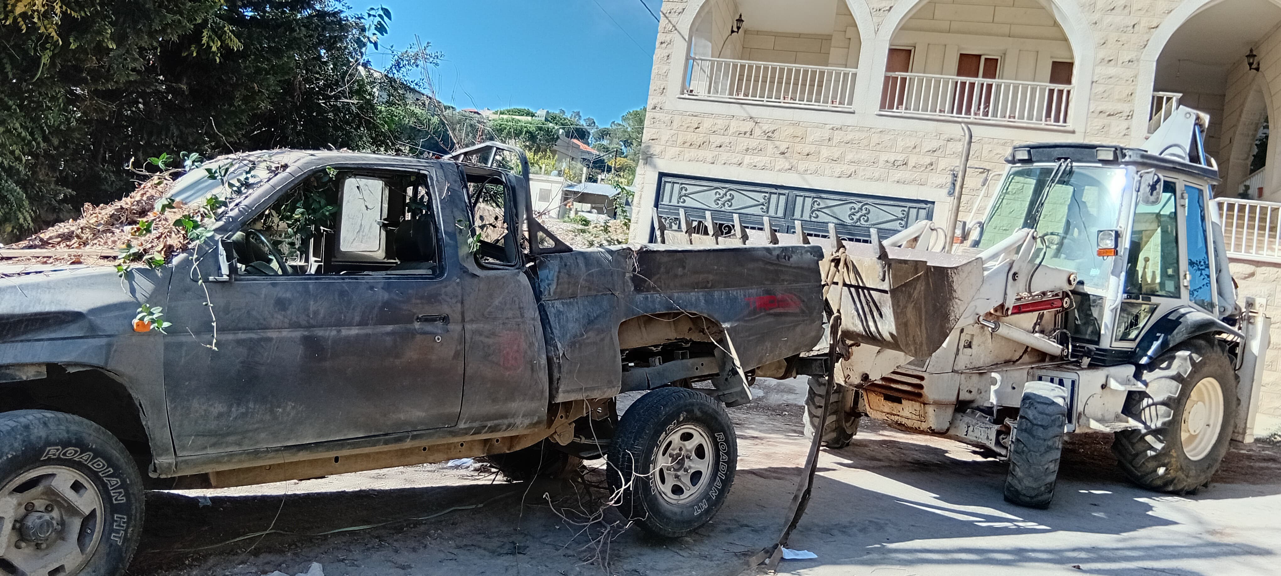 Limpieza de escombros y retirada de objetos de la vía