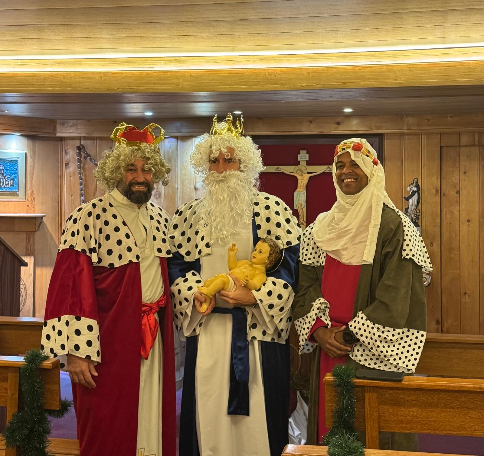 Los Reyes Magos de Oriente llenan de ilusión la base Miguel de Cervantes