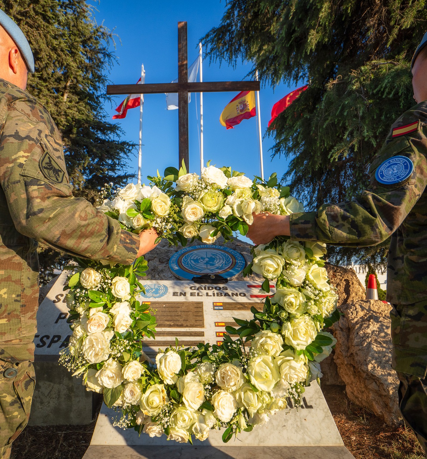 La Brigada Líbano XLV rinde homenaje a los seis Caballeros Legionarios Paracaidistas que murieron en 2007