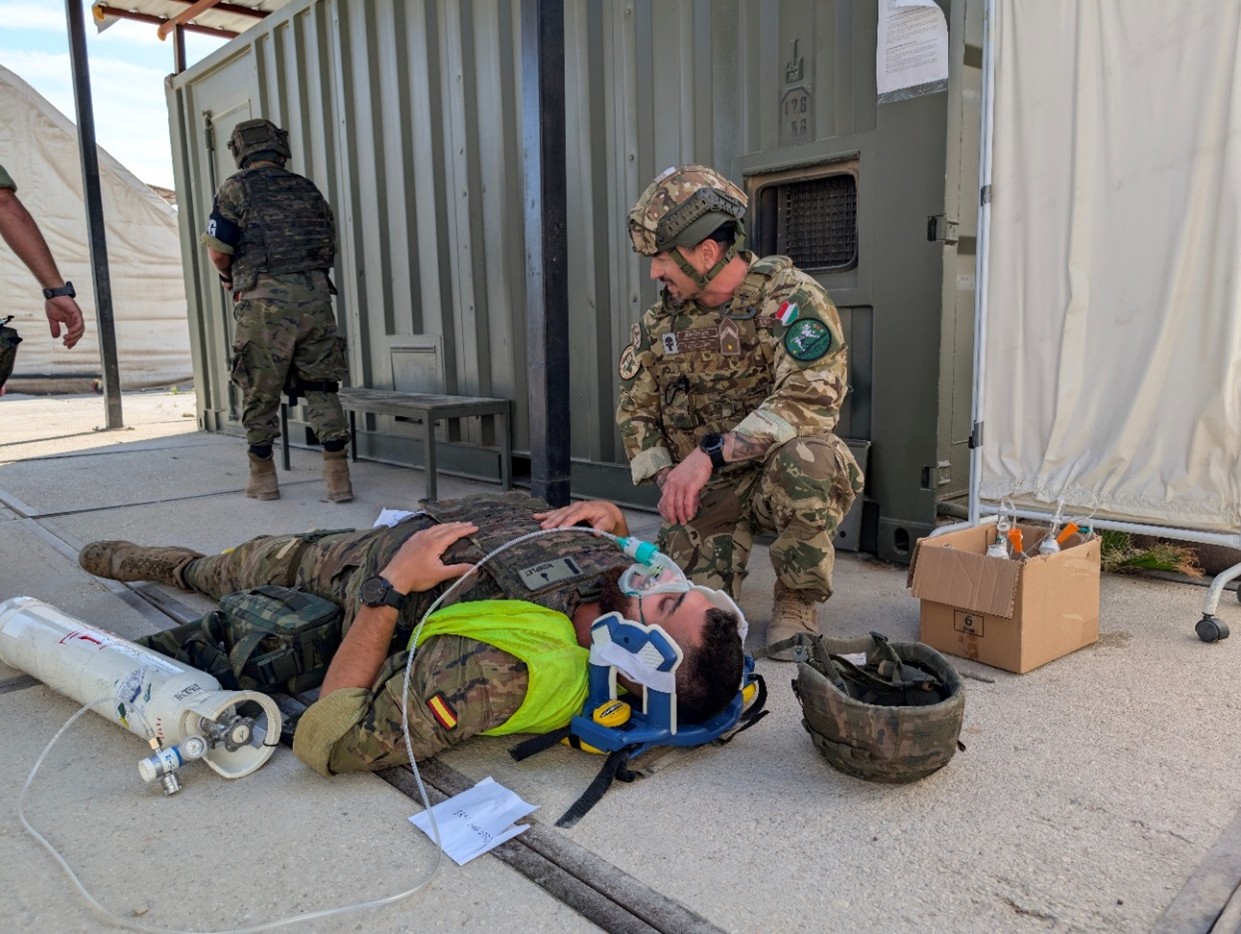 Personal de Hungría asiste a los heridos por la ‘caída’ de un misil