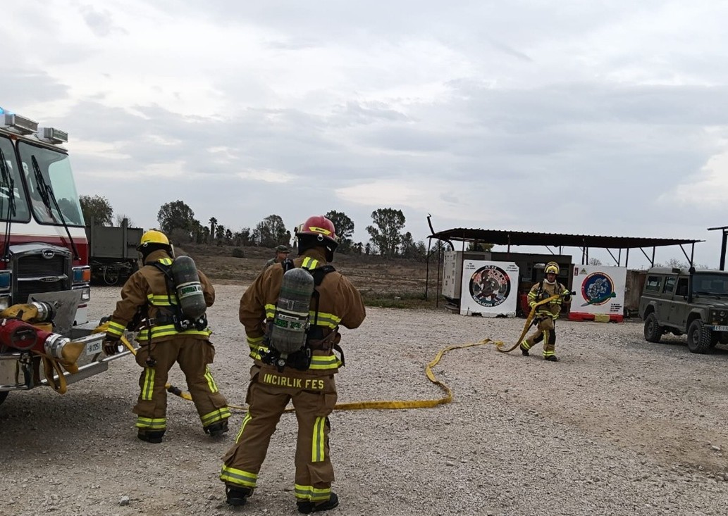 El equipo de bomberos de la base aérea de Incirlik en el simulacro
