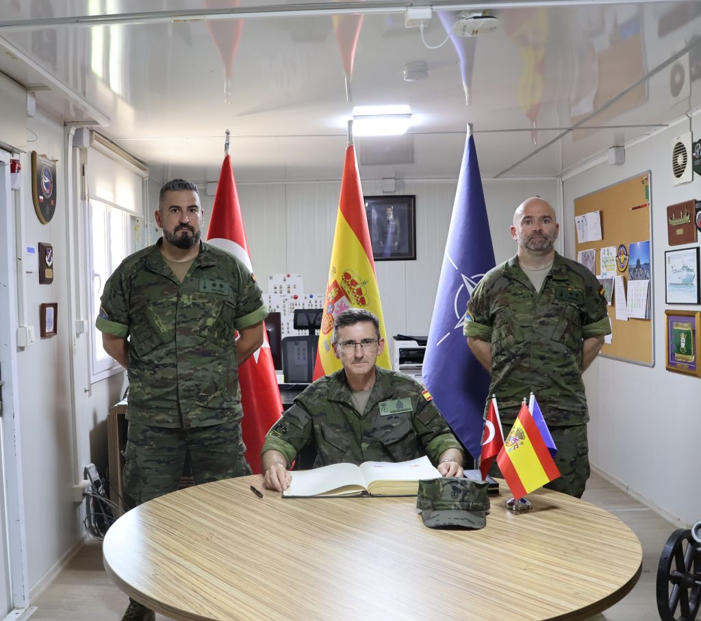 Firma del libro de relevo del Contingente