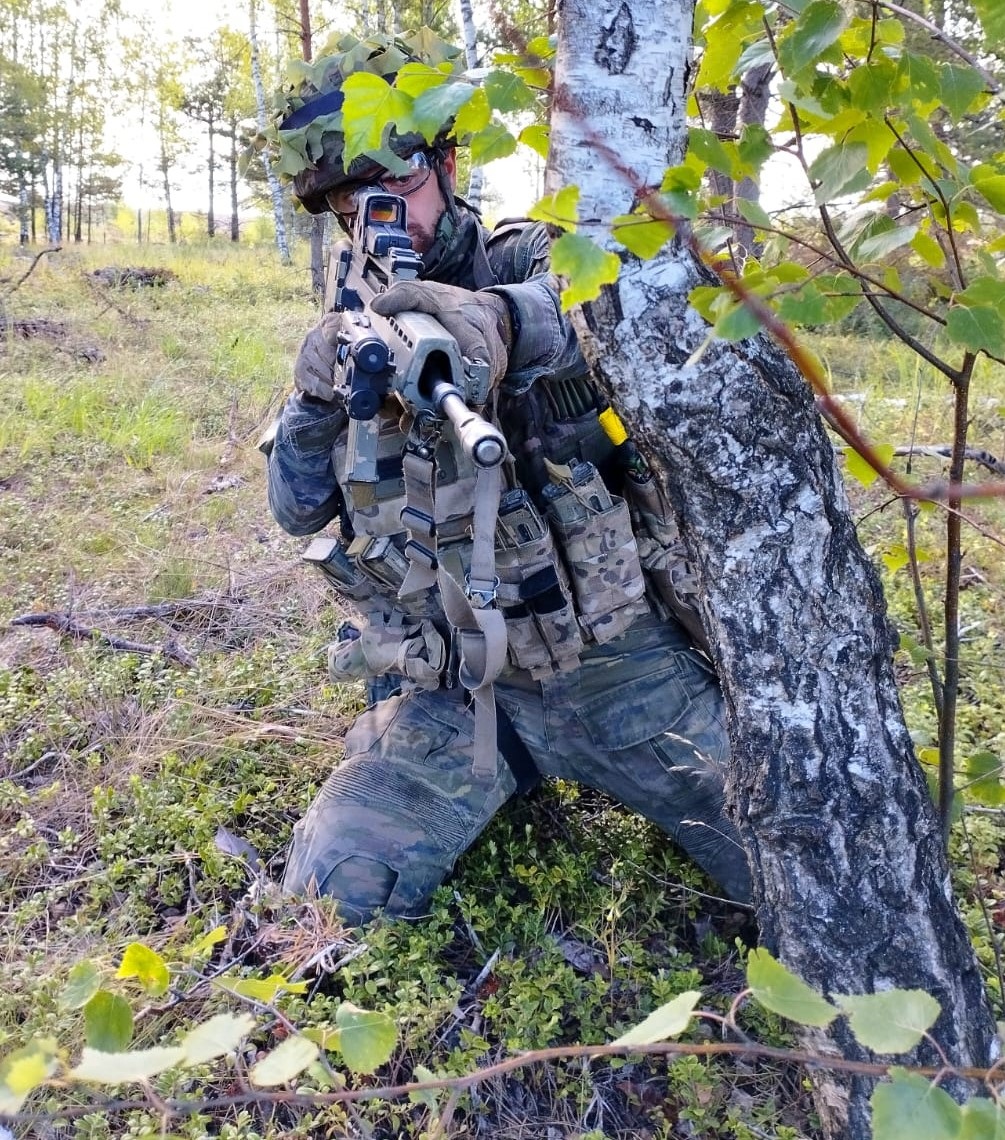 Adiestramiento de combate en zona boscosa  