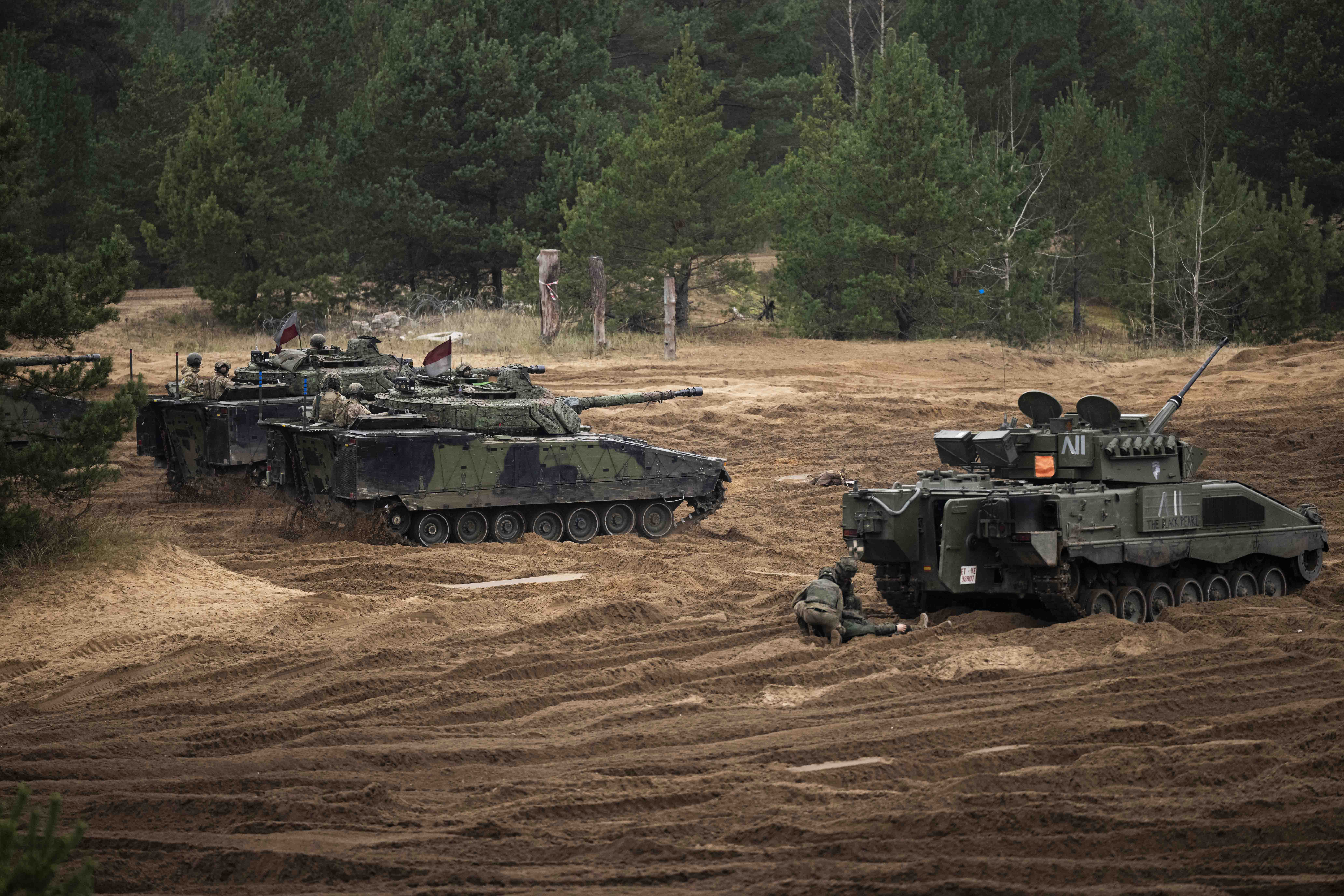 Carros en el ejercicio Resolute Warrior