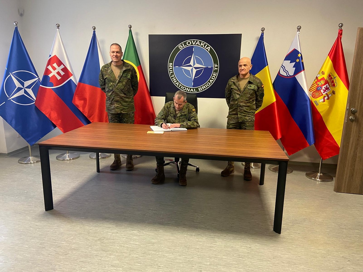 Firma en el libro de honor