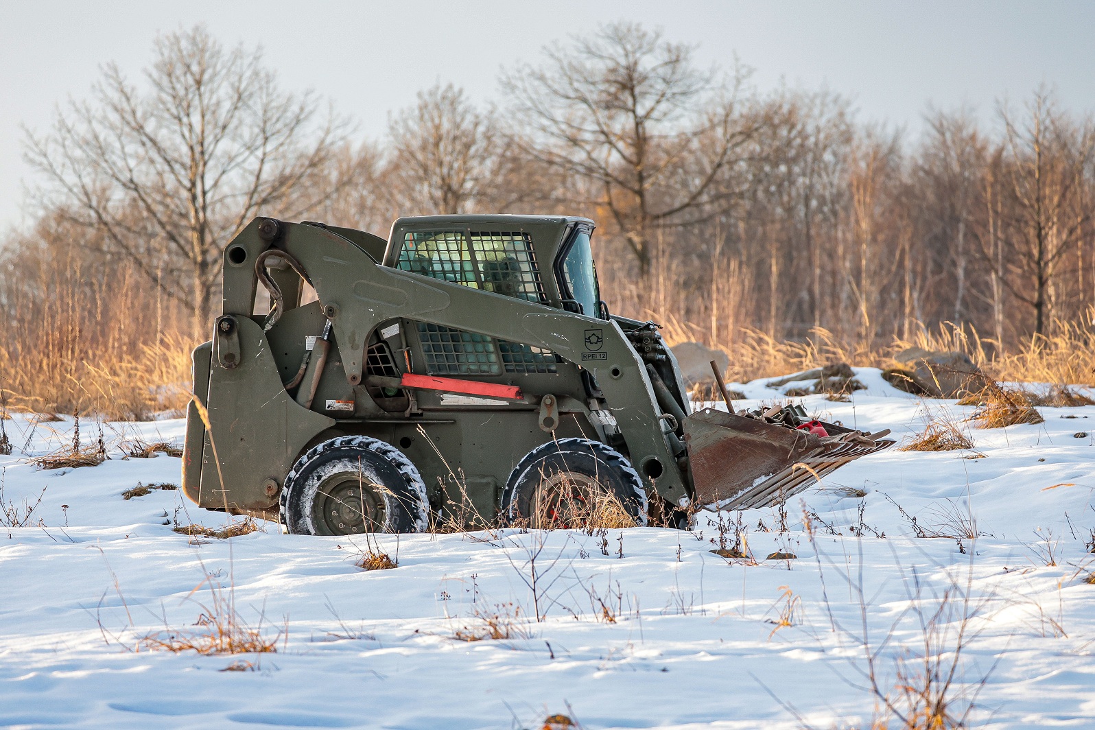 Máquina de Ingenieros realizando trabajos en el MTA Lest