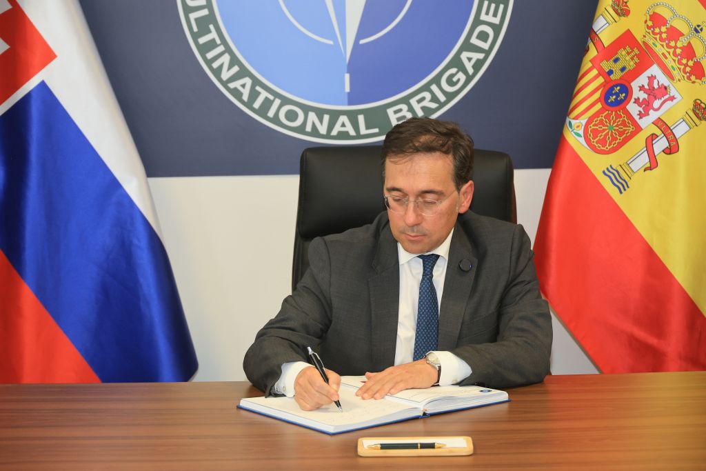 Firma en el libro de honor