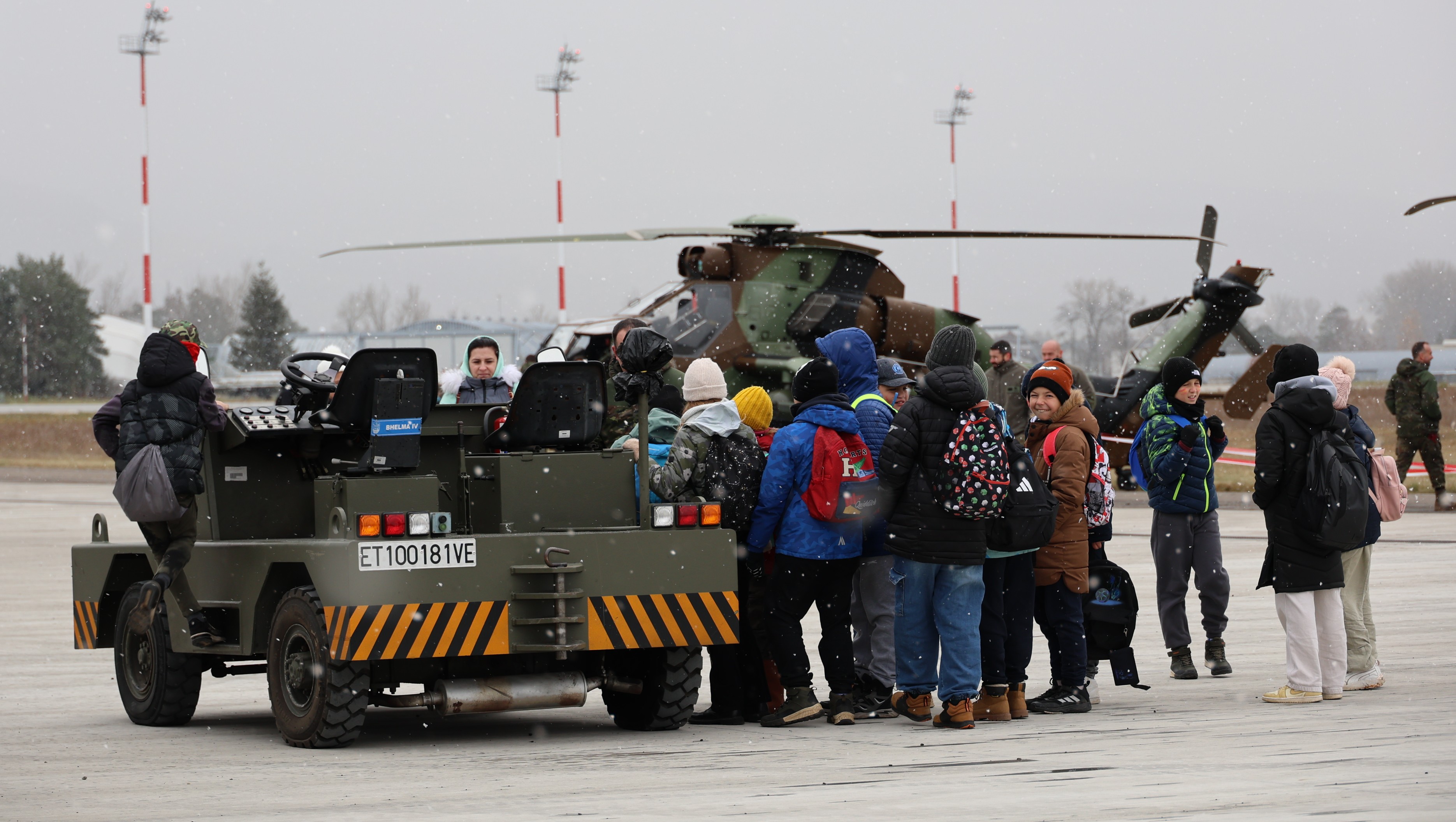 una jornada de convivencia con el contingente español de la Base Aérea de Malacky