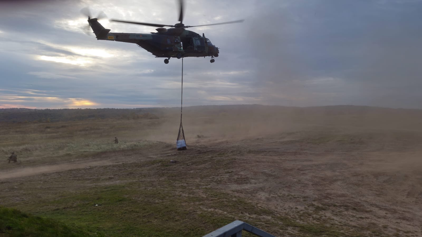 Reabastecimiento mediante helicóptero NH-90