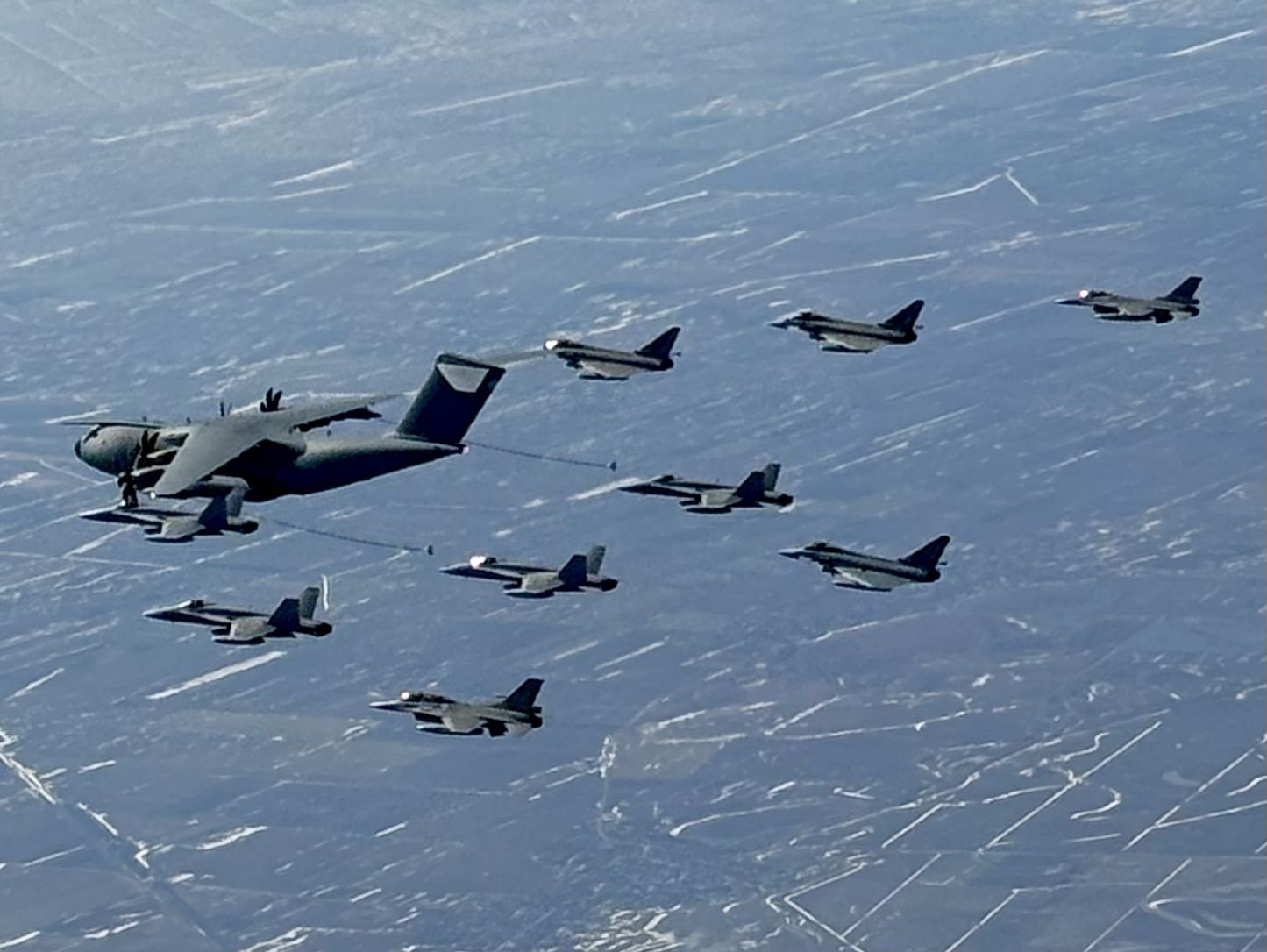 Reabastecimiento en vuelo durante la misión FDO