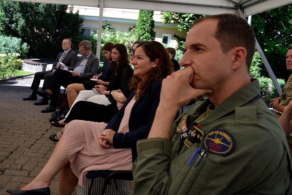 El destacamento 'Vilkas' participa en un seminario sobre el papel de las mujeres en las operaciones OTAN