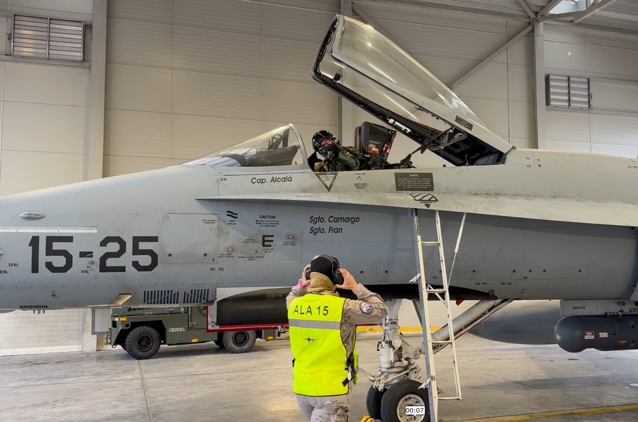 Regreso a base de un F18