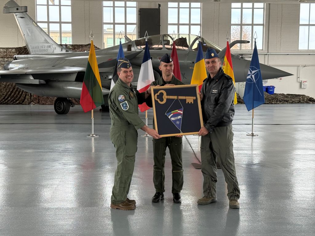 Entrega simbólica de la llave del Espacio Aéreo del Báltico