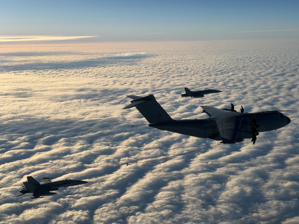 A-400M y F-18