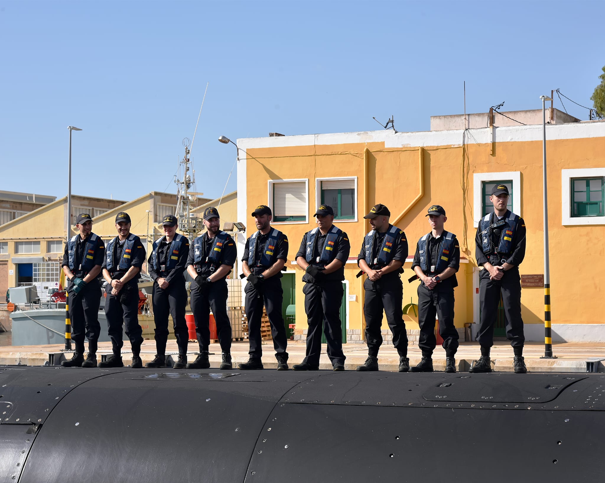 Parte de la dotación del submarino