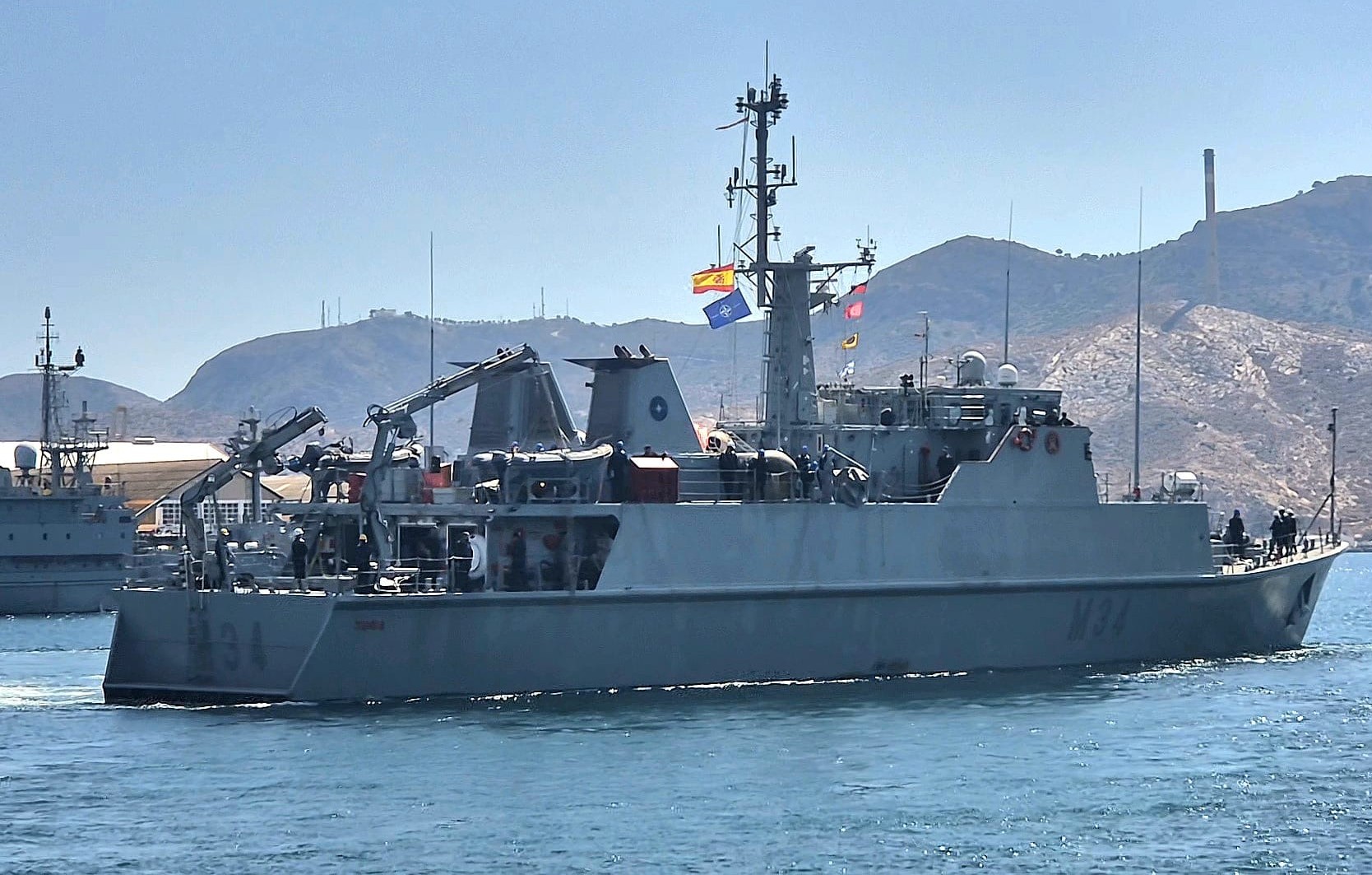 Cazaminas “Turia” zarpando del arsenal de Cartagena